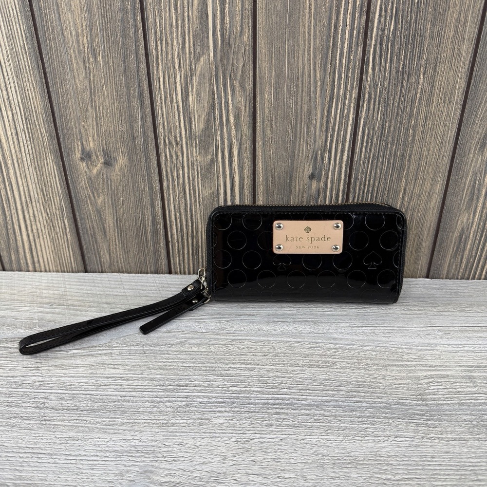 Kate Spade New York Black Patent Leather Spade Zip Around Wristlet Wallet Gold